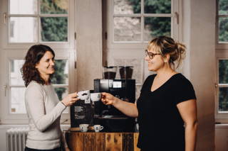 Kaffeepause Sophie und Helen
