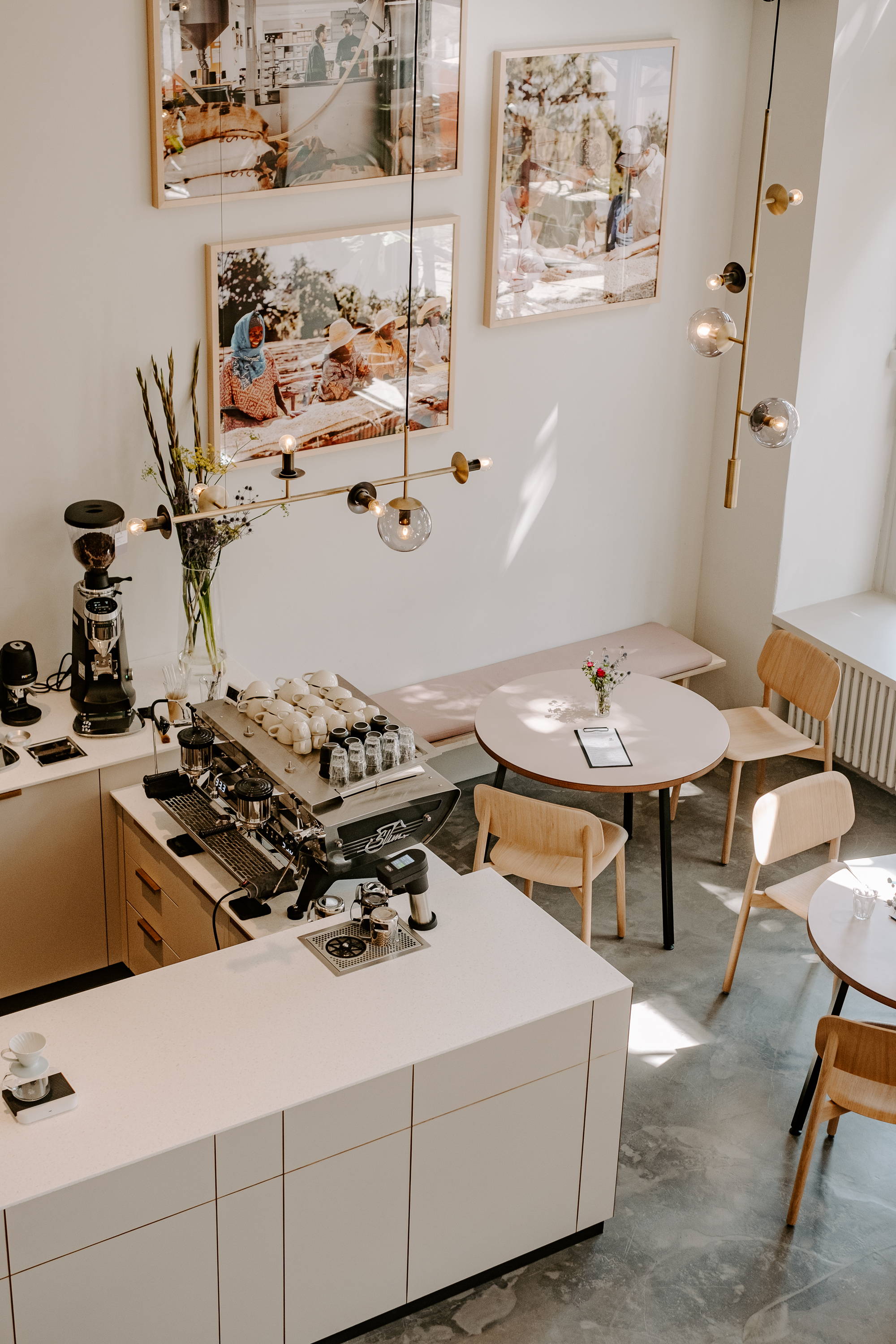 Blick auf die Espressobar im Cafe
