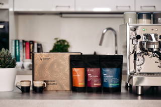 Probierpaket Espresso und die Bezzaro Espressomaschine