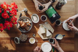 Am Frühstückstisch Mit dabei: Limu Kaffee