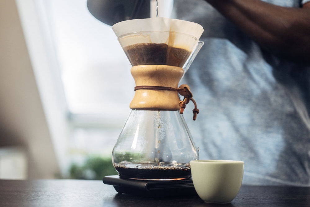 Kaffee brühen in der Chemex Karaffe