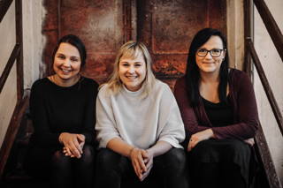 Unser Kundenservice Team Birte, Sophie und Sabina beantworten dir gerne deine Fragen!