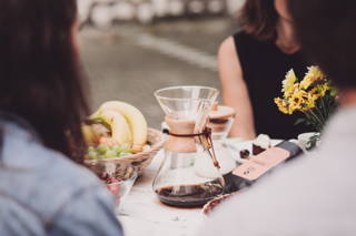 Richtig guten Kaffee mit der Chemex Karaffe zubereiten Einfach in der Handhabung und sieht immer gut aus