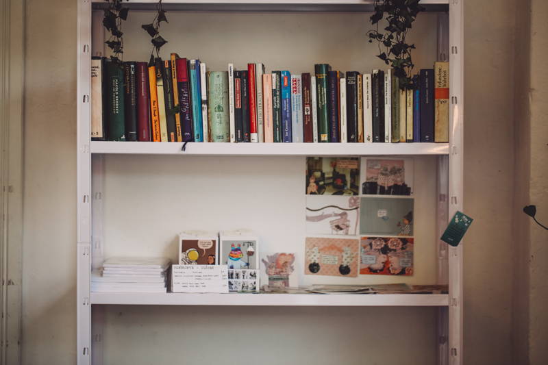 Bücher im Hom Café