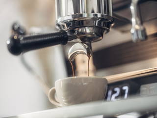 Flat White mit der Espressomaschine zubereiten