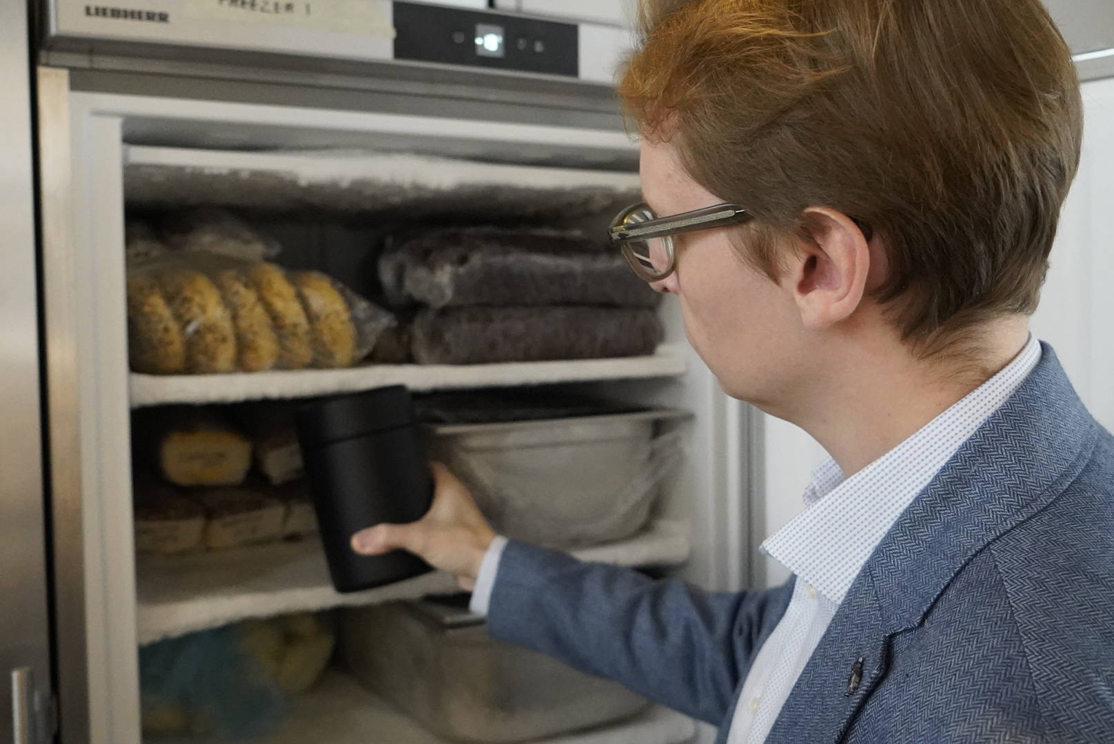 Luftdicht verschlossener Kaffee im Froster