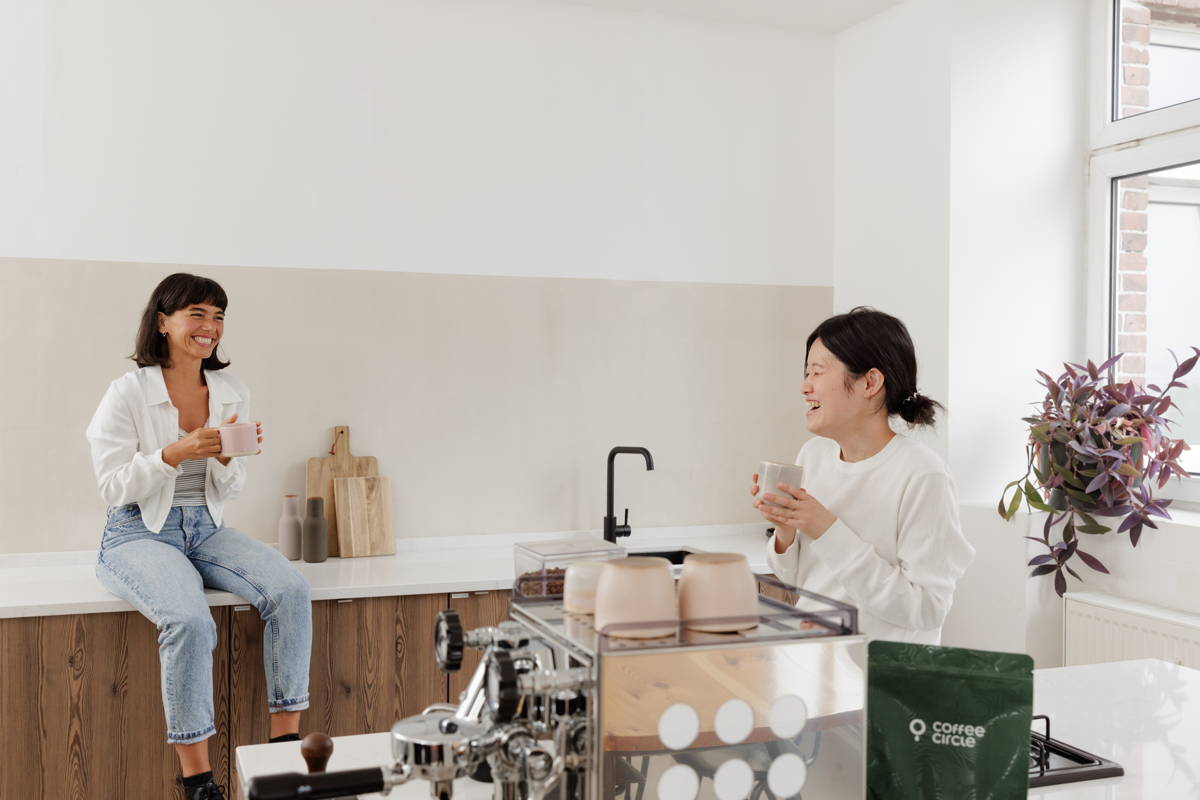 Kaffeemoment Lachen ohne Lampe