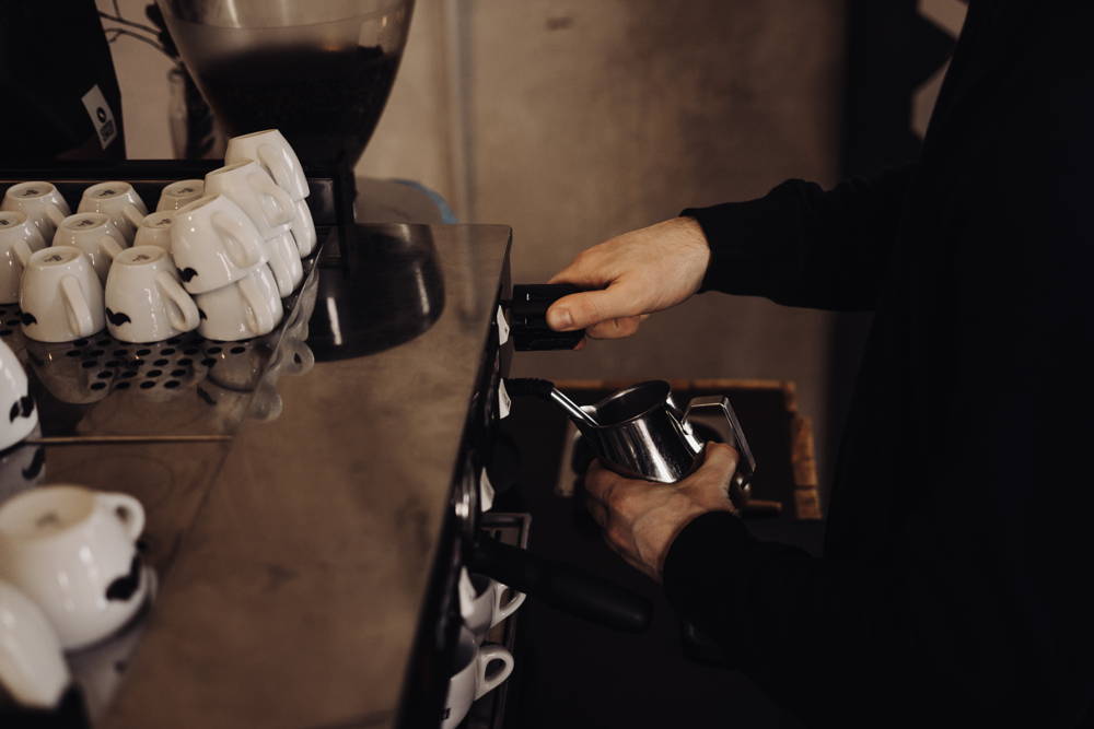 Milchschäumen will geübt sein Schritt für Schritt zum richtig guten Cappuccino