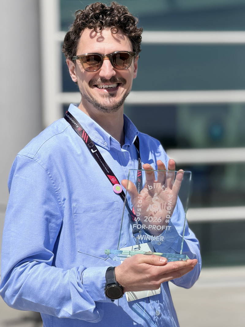 Martin präsentiert unseren Sustainability Award bei der SCA Award Zeremonie in San Diego, 2026