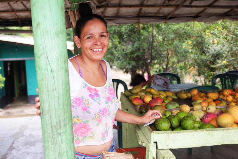 Nicht nur Kaffeekirschen auch Obst wachsen gut in Sierra Nevada