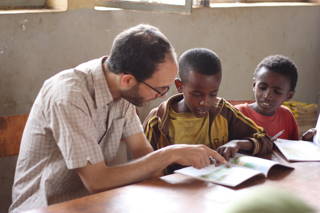Hannes mit den Schulkindern Coffee Circle reist nach Äthiopien