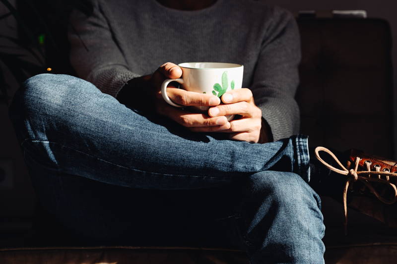 Entspannt den Kaffee trinken.