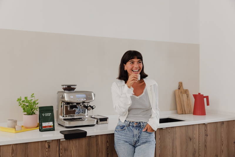 Espresso von Sage Barista Pro trinken