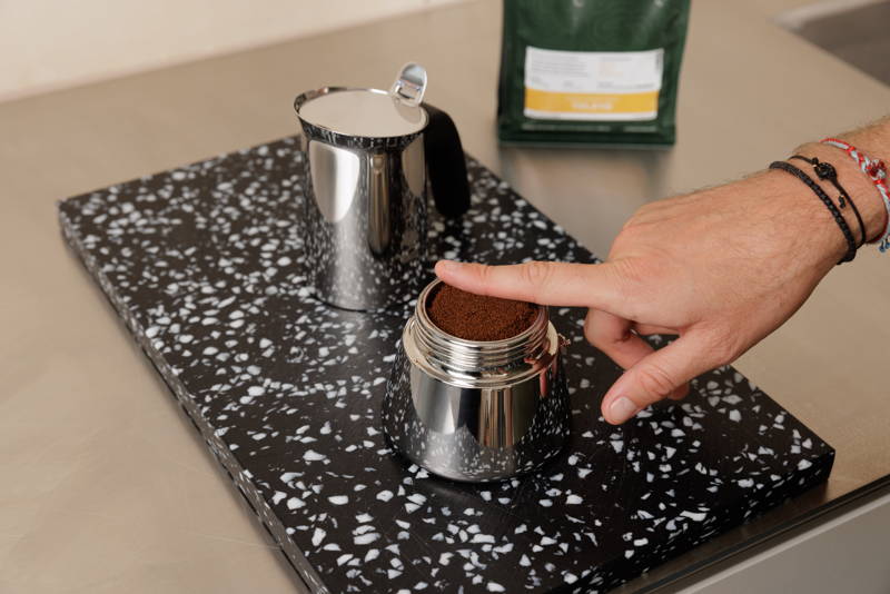 Drücke das Kaffeepulver nicht an.