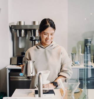 Barista im Wedding Cafe Barista im Wedding Cafe