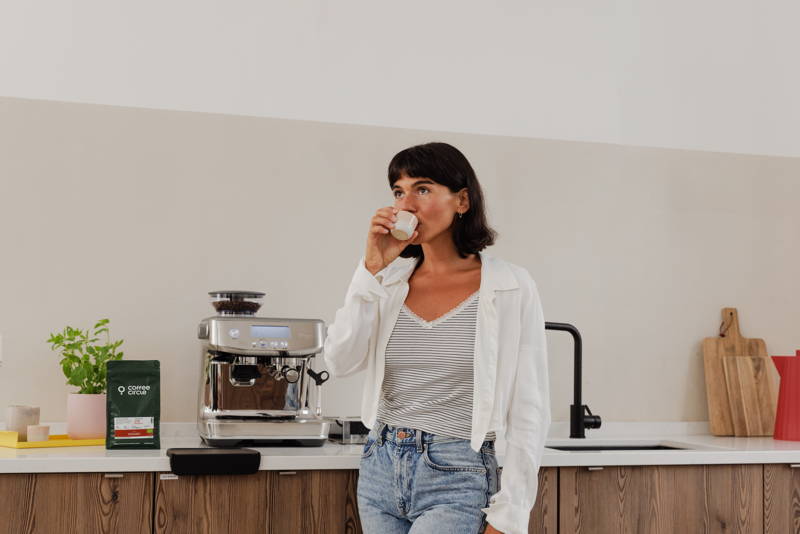 Espresso von Sage Barista Pro trinken