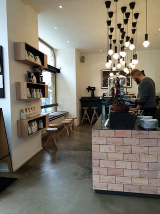 Coffeecircle_Coffeeguide_ManVsMachine_1.jpg Coffeecircle Coffeeguide