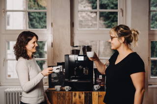 Sophie und Helen Kaffeepause wird zelebriert