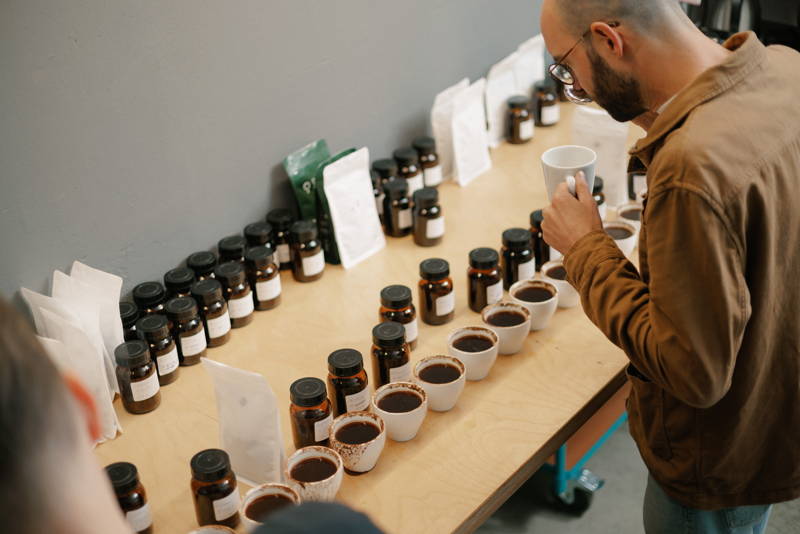 Hannes beim Cupping, professionelle Verkostung