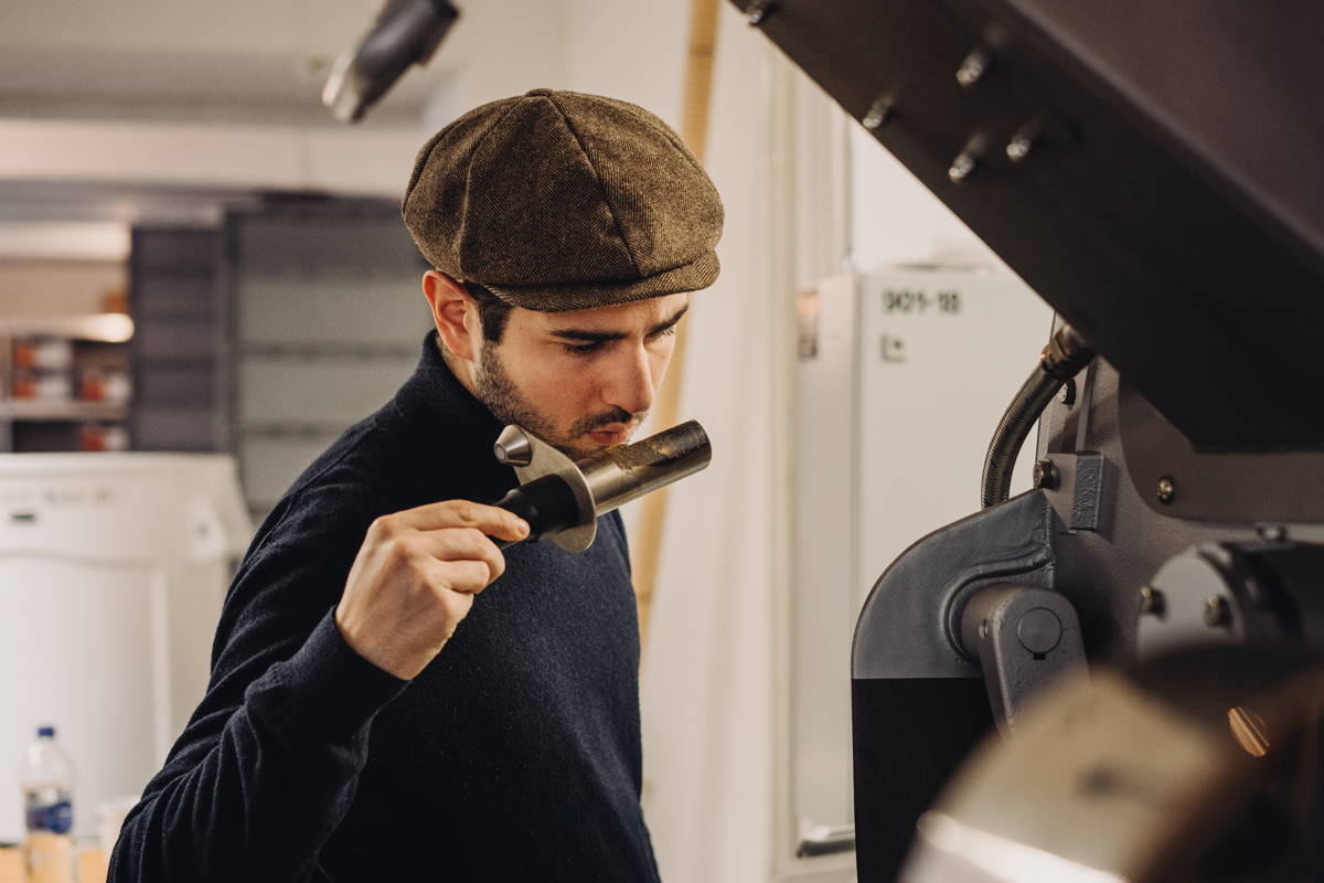 Ersin macht einen Geruchstest