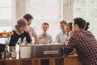 Unser Team Uns vereint die Leidenschaft zum Kaffee