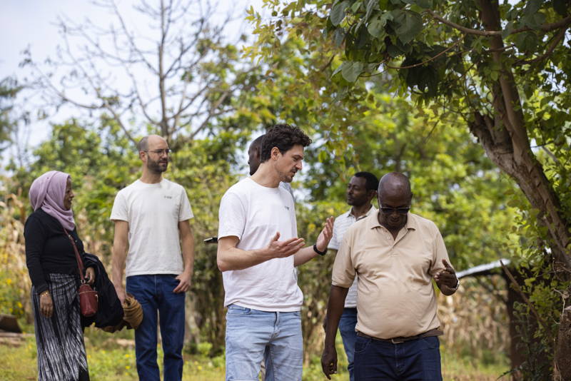 Äthiopien 2024, Martin und Hannes sprechen mit Ansha und weiteren Farmern