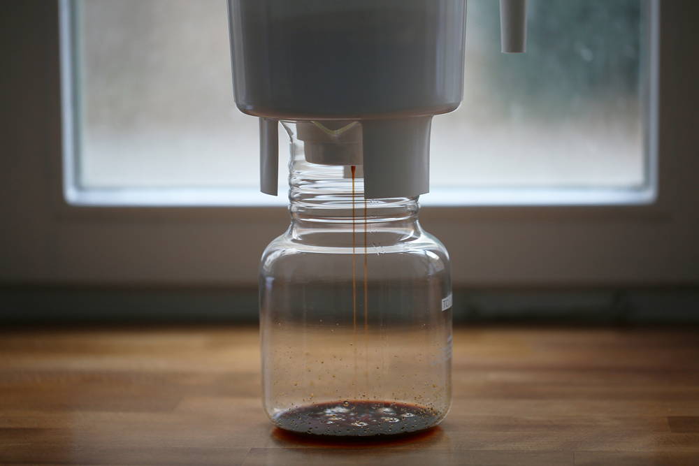 Zubereitung des Kaffeelikörs Der Likör muss erstmal ziehen