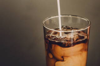 Eiskaffee mit Milch Eiskaffee mit Milch