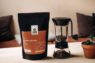 Handground mit Sierra Nevada Kaffee