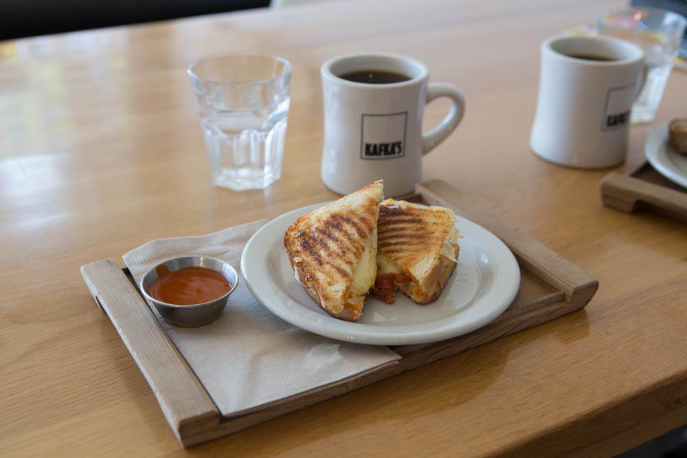 Grilled Cheese und Kaffee