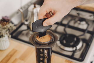 Rühre den Kaffee gut um Rühre den Kaffee gut um