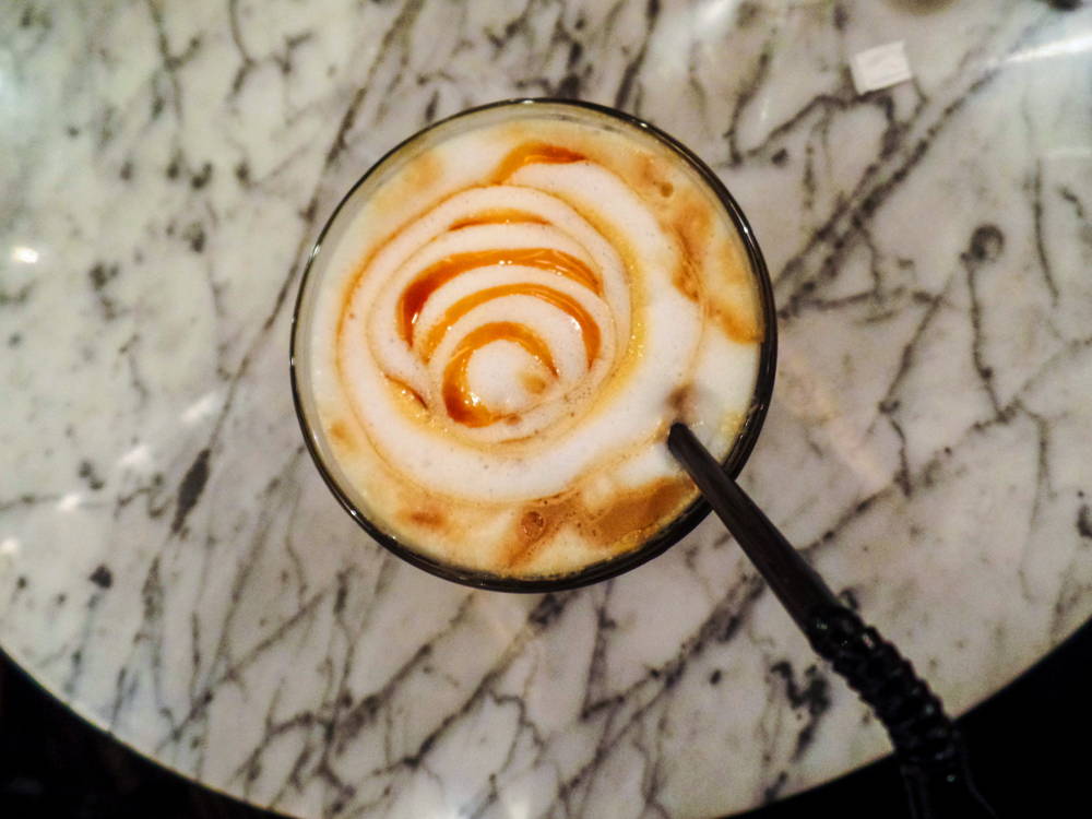 Viel Sirup im Kaffee Viel Sirup im Kaffee