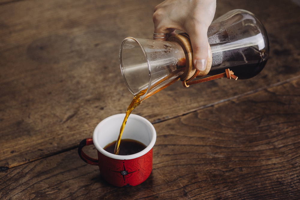 Kaffee aus unserer Emailletasse Ein Klassiker: Kaffee aus der Chemex