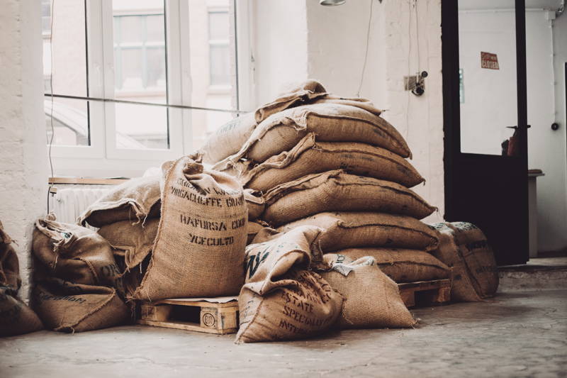 Kaffeesäcke aus Äthiopien und Kolumbien