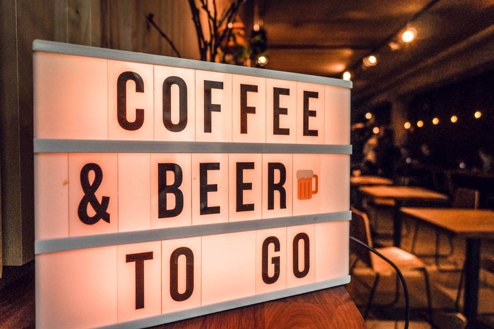 R/D Coffee Bar Coffee & Beer Schild
