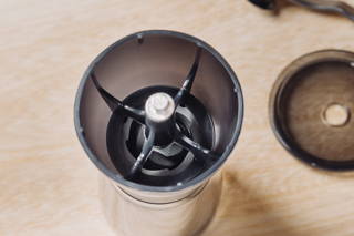 Das Mahlwerk der Hario Mini Mill Plus