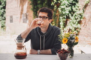 Cold Brew Kaffee ist die perfekte Erfrischung an heißen Tagen. Cold Brew Kaffee ist die perfekte Erfrischung an heißen Tagen.
