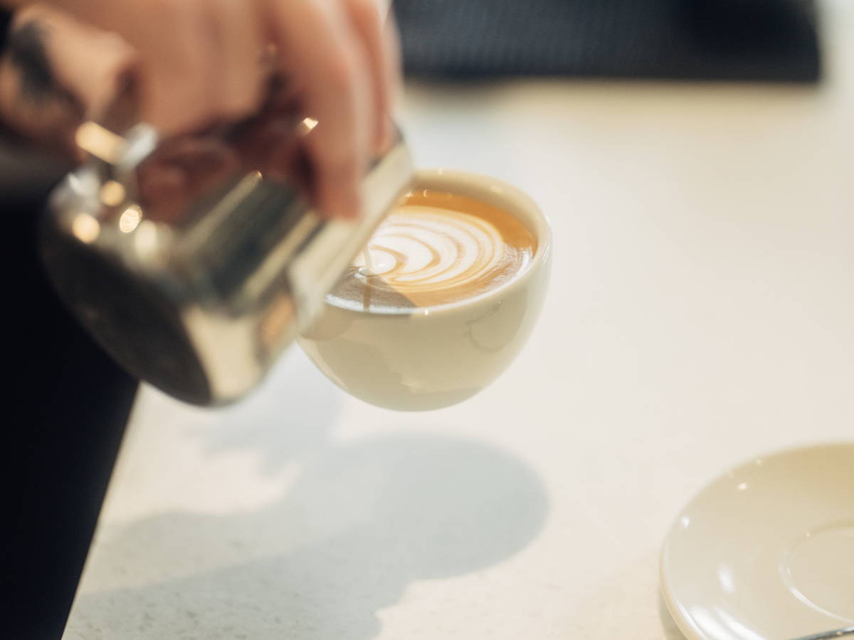 Latte Art gießen