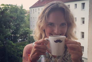 Alice Unsere Kaffeetesterin Alice