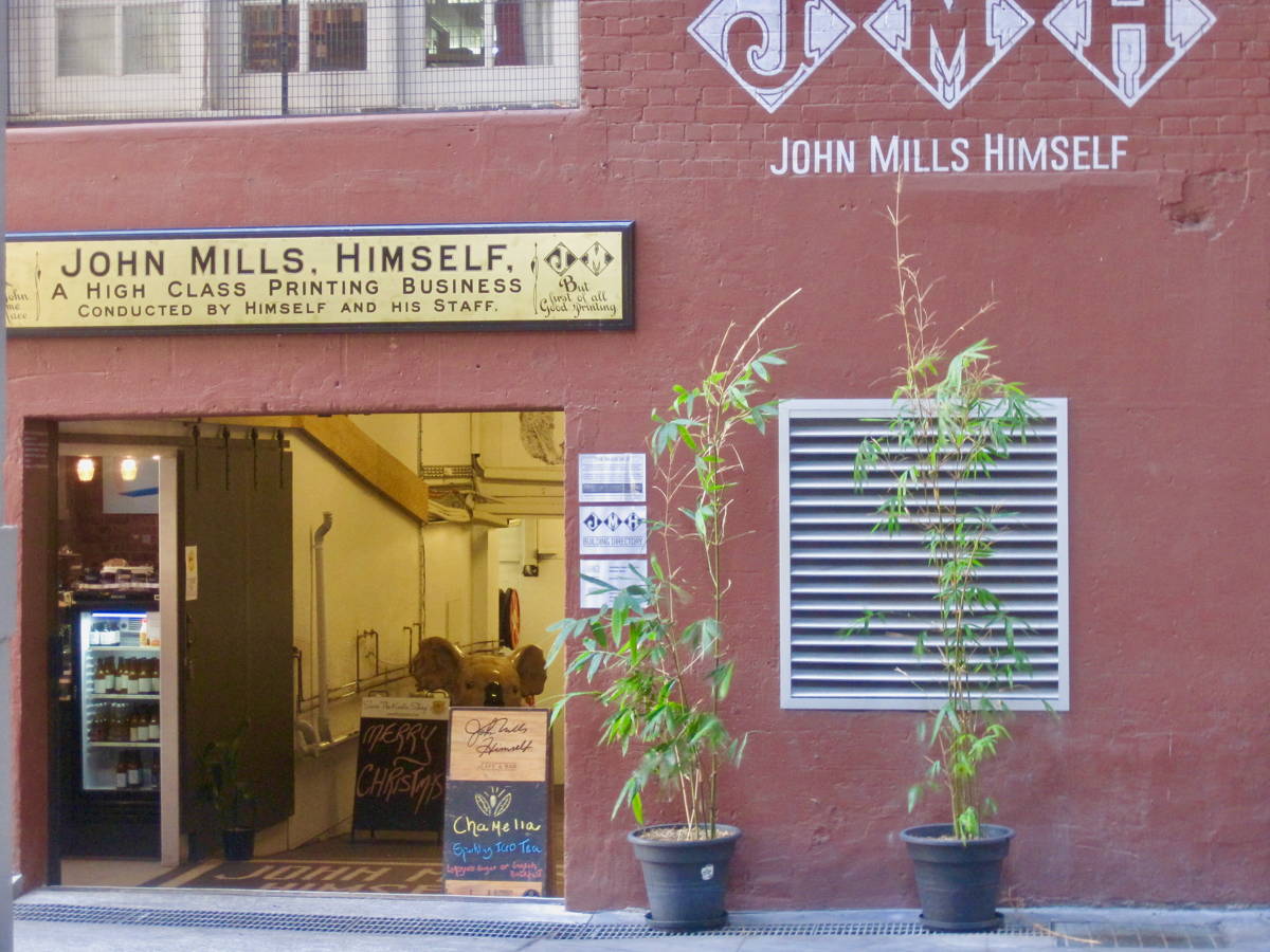 Eingang des Cafés