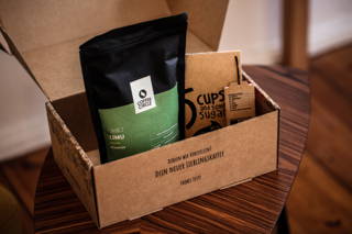 Das ist das 5 Cups Set mit Limu Kaffee und 5 Cups Tee Das ist das 5 Cups Set mit Limu Kaffee und 5 Cups Tee