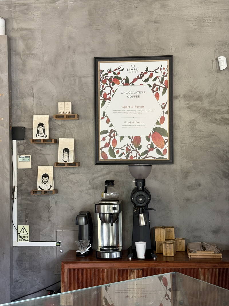 Innenraumdeko Simpli Coffee Lissabon, Mahlmaschine und Filtermaschine