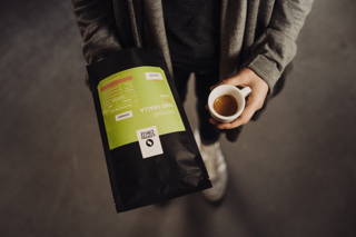 Unser Nano Challo Espresso Besticht durch Nuancen von Pfirsich, Mandel und Limette