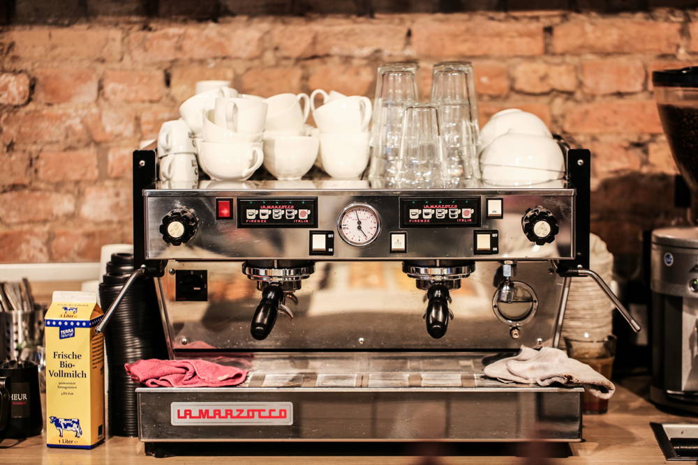 La Marzocco Espressomaschine im Café du Bonheur La Marzocco Espressomaschine im Café du Bonheur