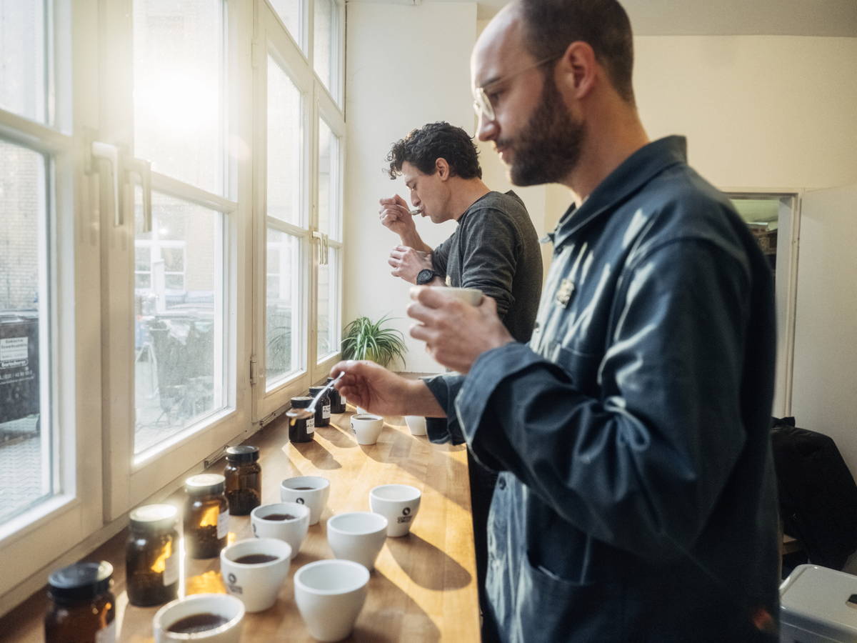 Martin und Hannes testen Kaffees