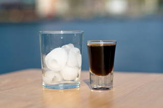 Coffeecircle_kaffeecocktail_white_espressi_russian_1.jpg Kaffeecocktail Coffeecircle