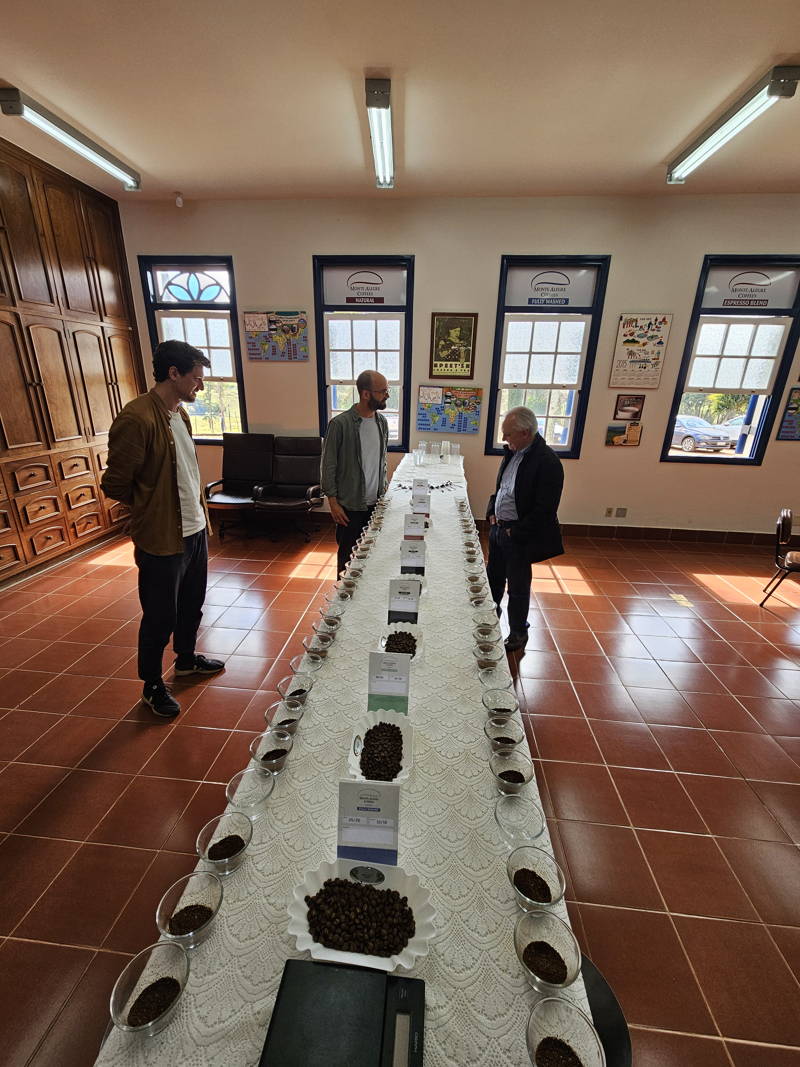 Martin und Hannes cuppen Kaffee bei Monte Alegre 2025