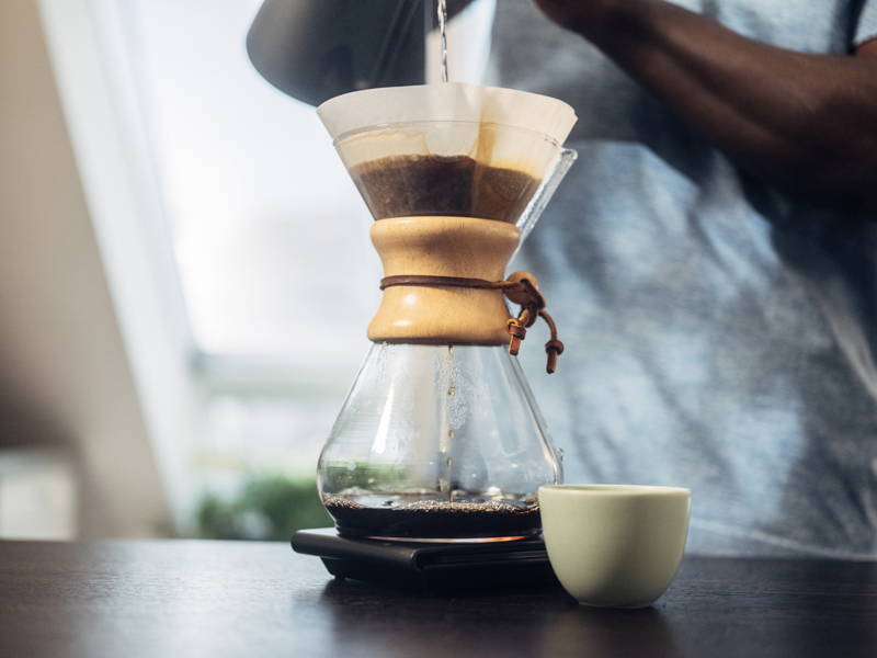 Mit der Chemex Kaffee zubereiten.
