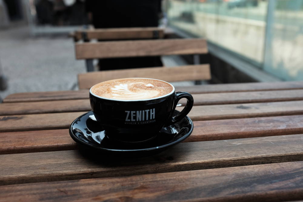 Brunch und Cocktails Das Zenith in Porto