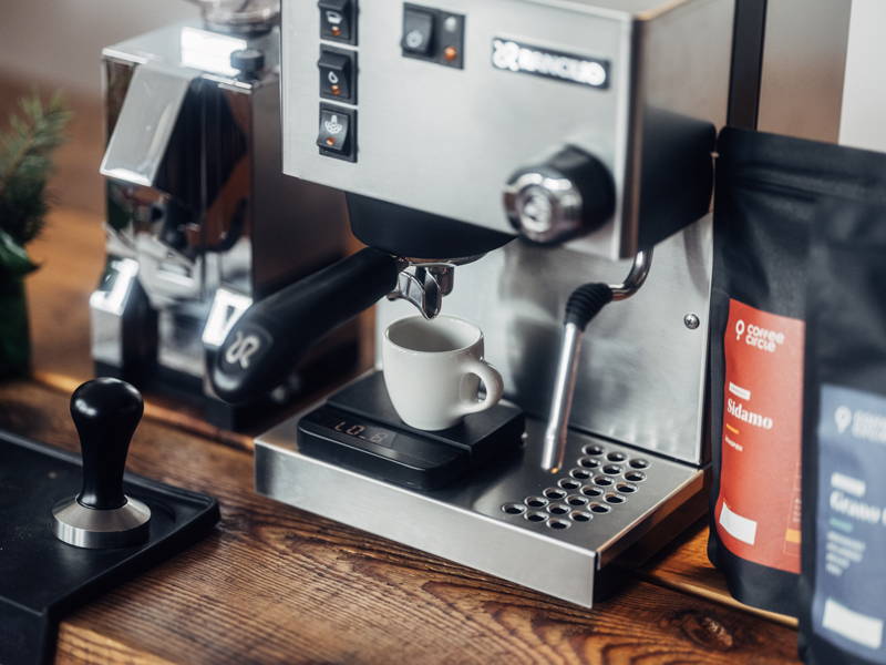 Siebträger Espressomaschine mit Sidamo und Grano Gayo